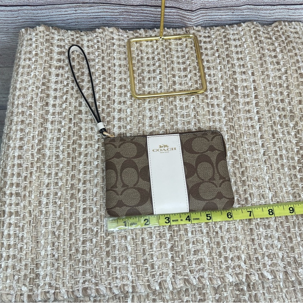 Coach signature canvas corner zip wristlet - Picture 2 of 5